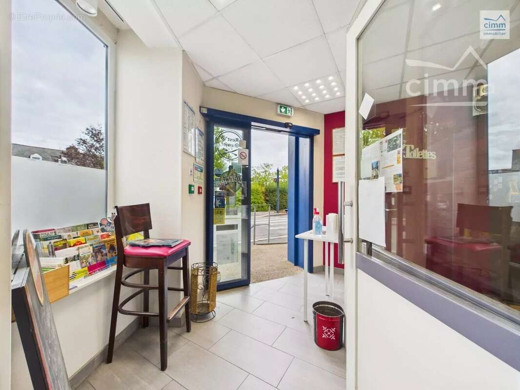 Commerce à MONTFORT-SUR-MEU