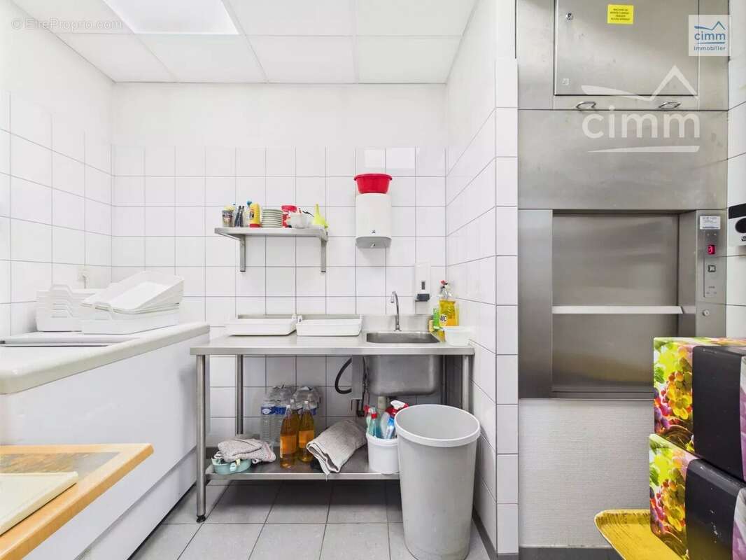 Commerce à MONTFORT-SUR-MEU