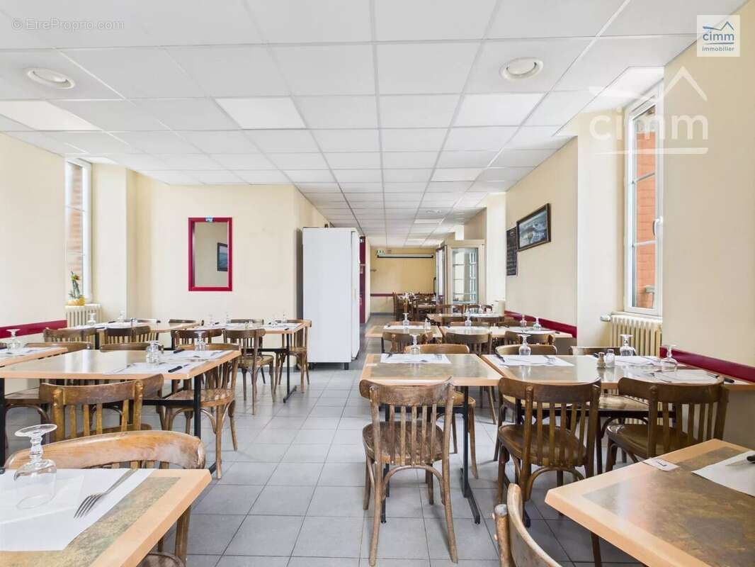 Commerce à MONTFORT-SUR-MEU