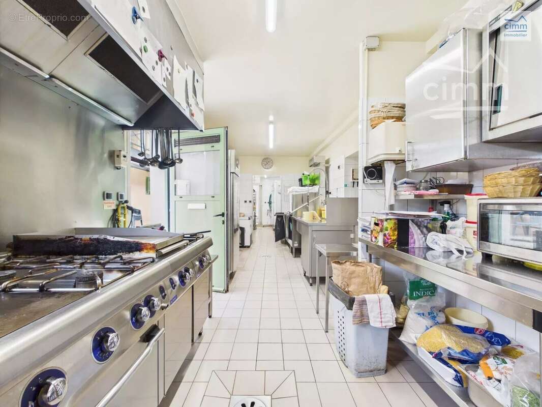 Commerce à MONTFORT-SUR-MEU