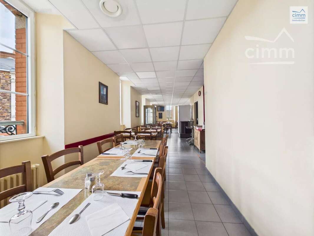 Commerce à MONTFORT-SUR-MEU