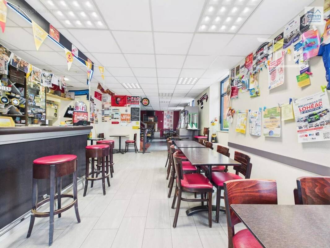 Commerce à MONTFORT-SUR-MEU