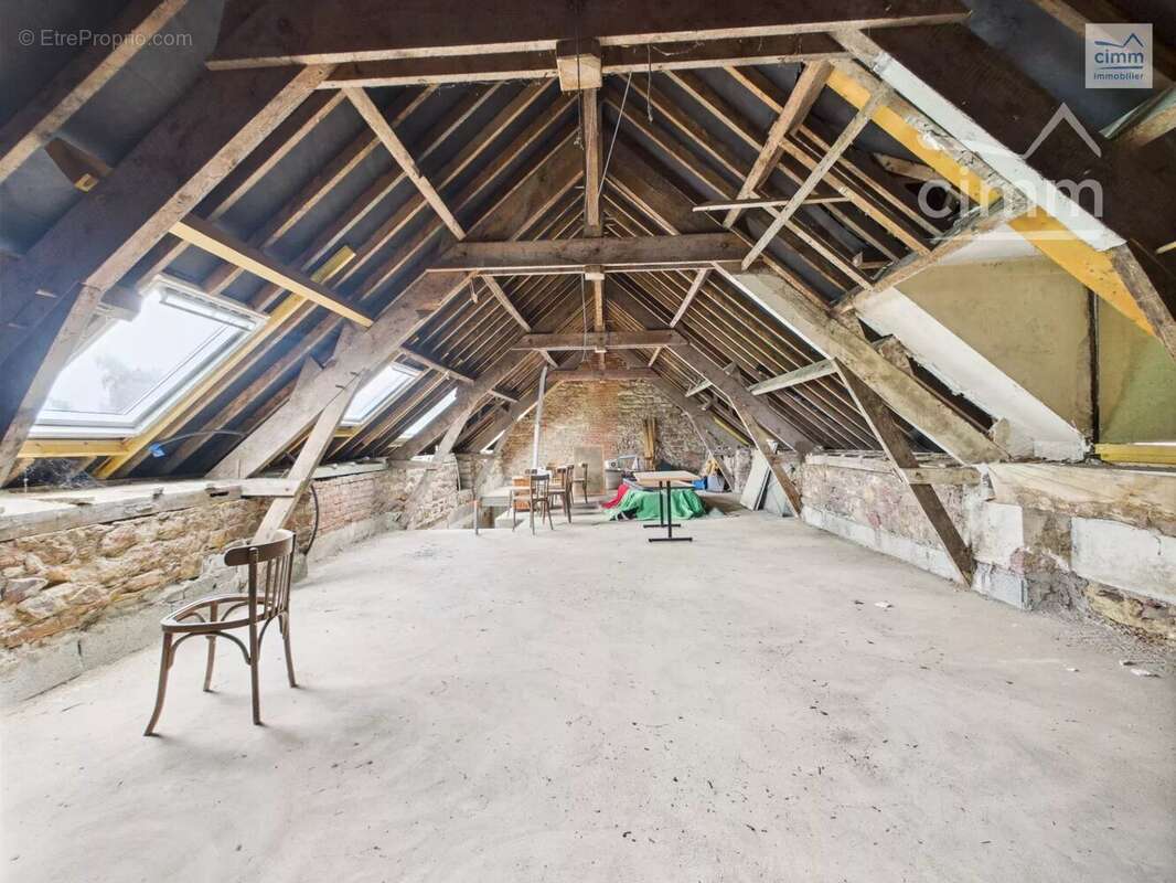 Commerce à MONTFORT-SUR-MEU