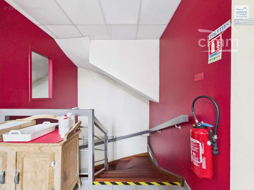 Commerce à MONTFORT-SUR-MEU