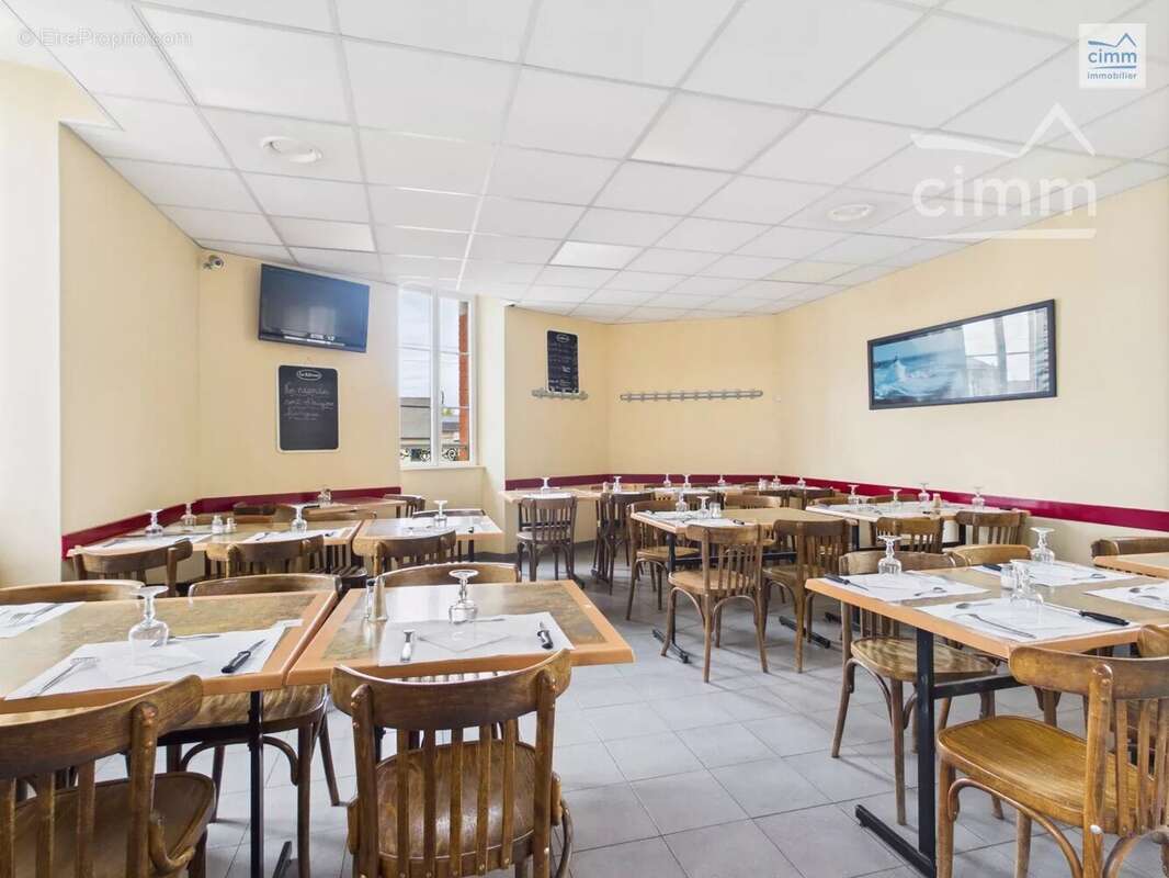 Commerce à MONTFORT-SUR-MEU