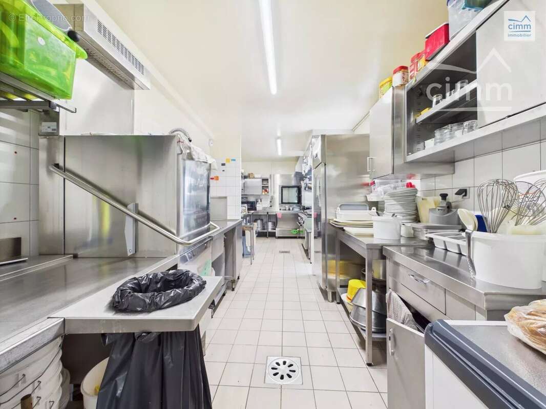 Commerce à MONTFORT-SUR-MEU