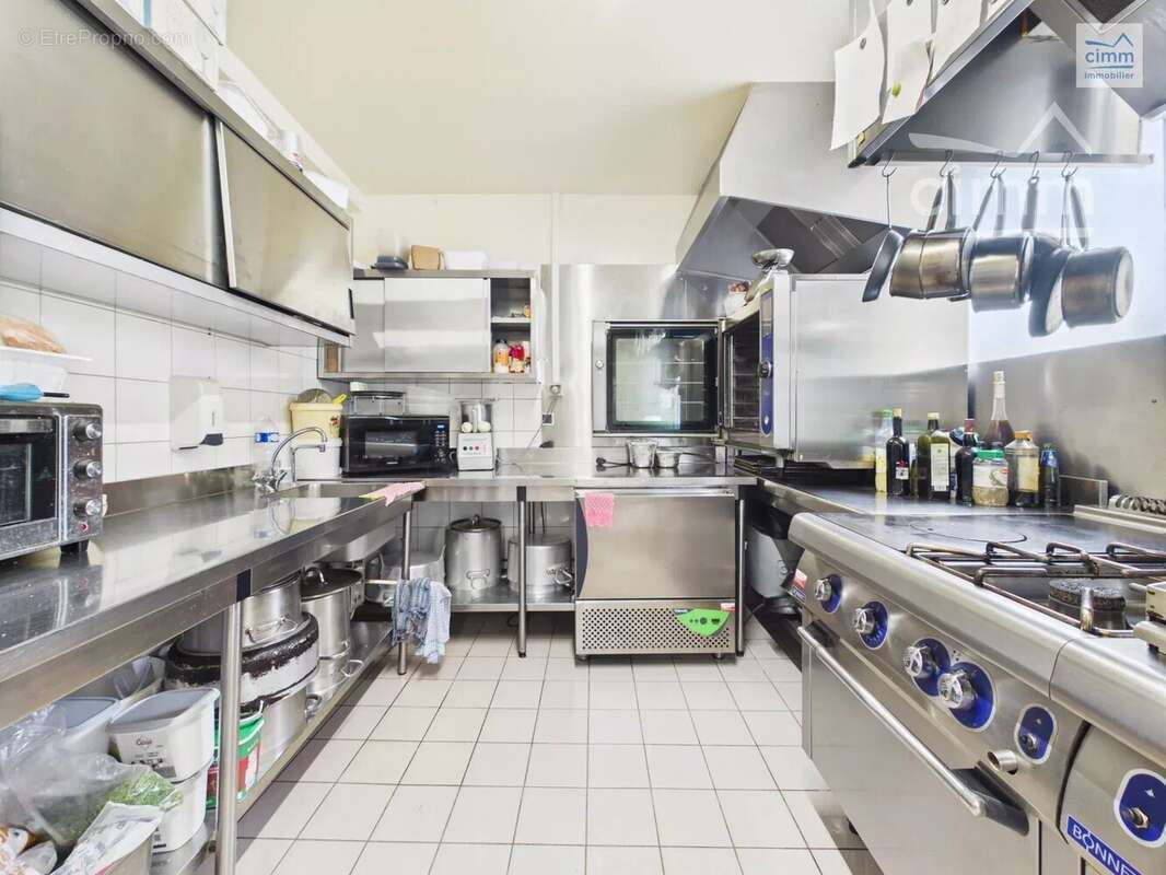 Commerce à MONTFORT-SUR-MEU