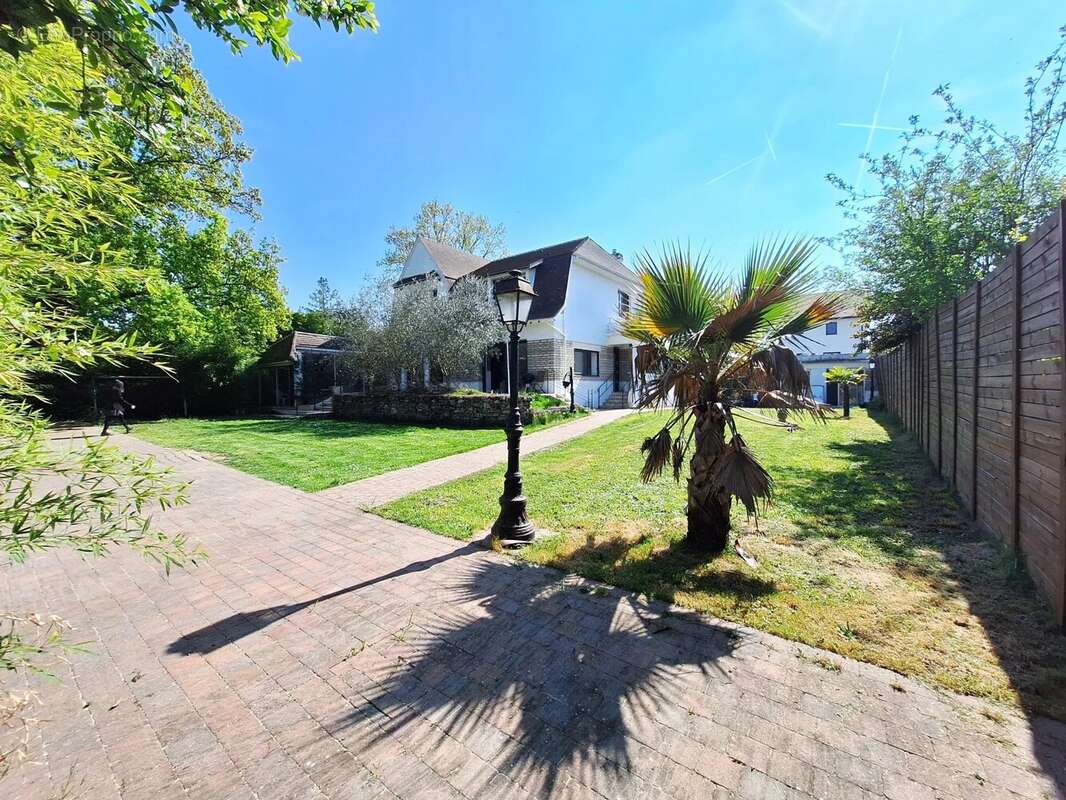 Maison à SAINT-MAUR-DES-FOSSES