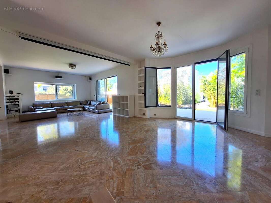 Maison à SAINT-MAUR-DES-FOSSES