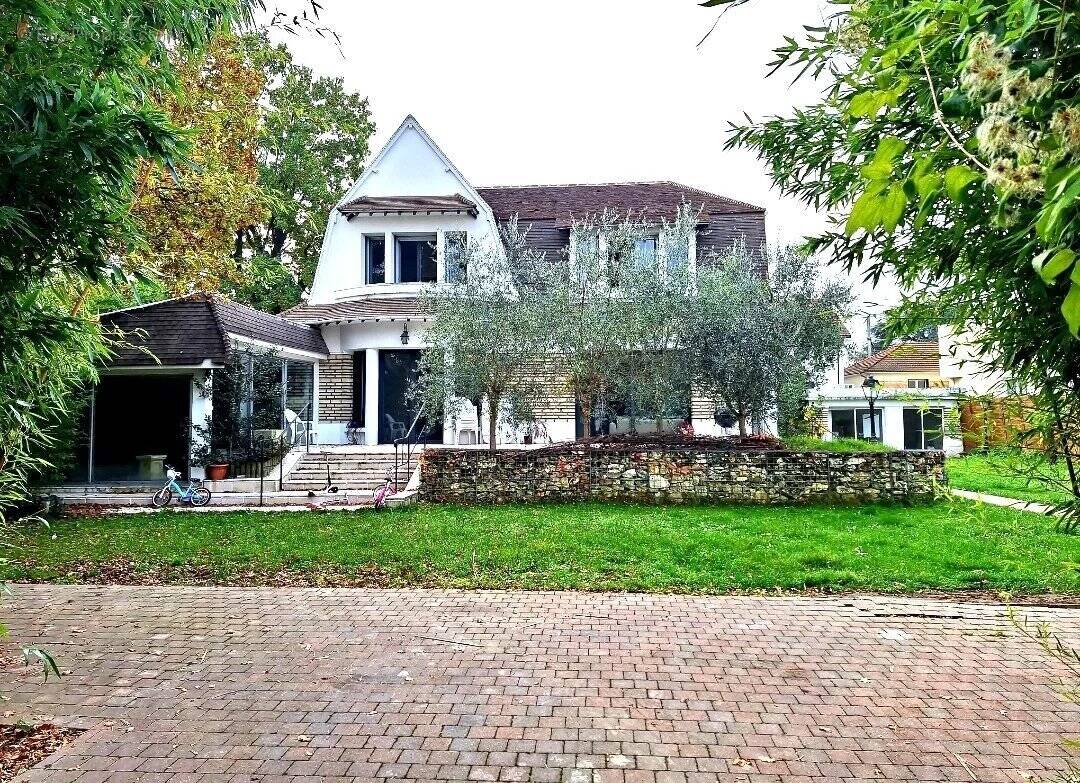 Maison à SAINT-MAUR-DES-FOSSES