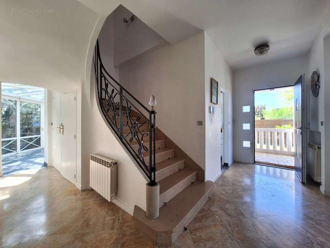 Maison à SAINT-MAUR-DES-FOSSES