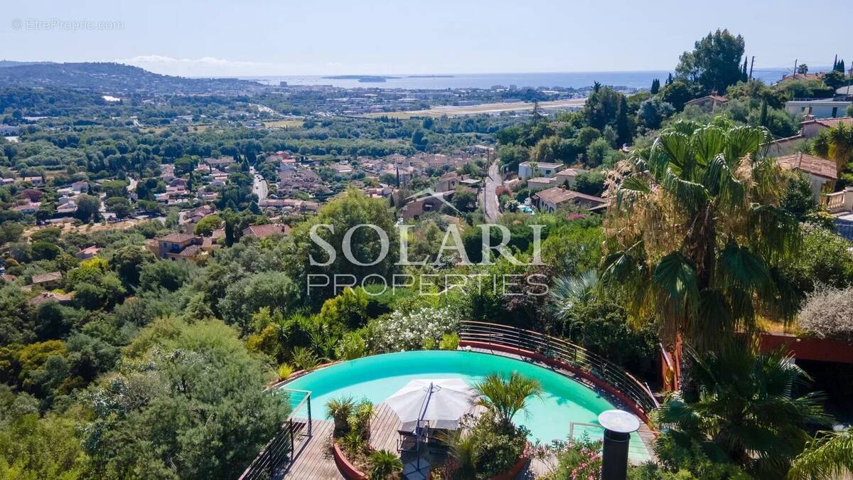 Maison à MANDELIEU-LA-NAPOULE