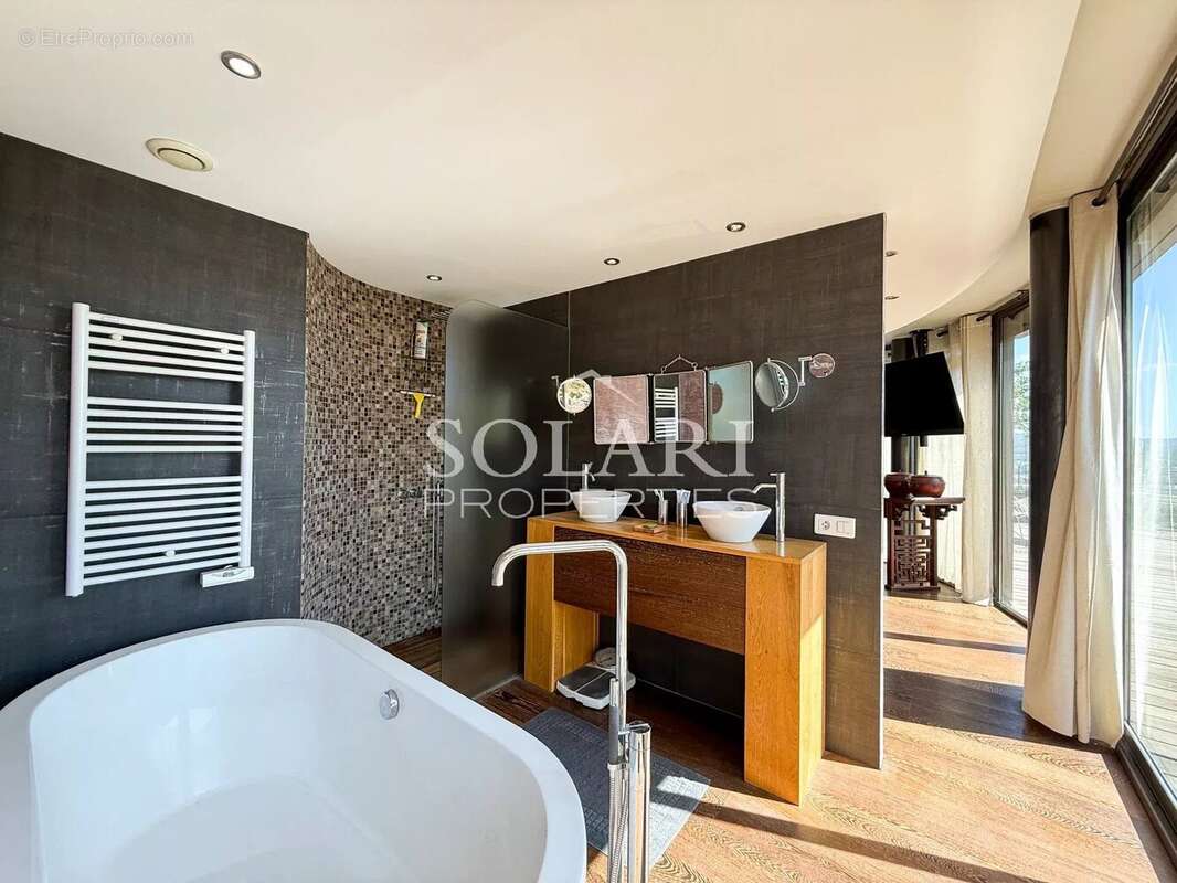 Maison à MANDELIEU-LA-NAPOULE