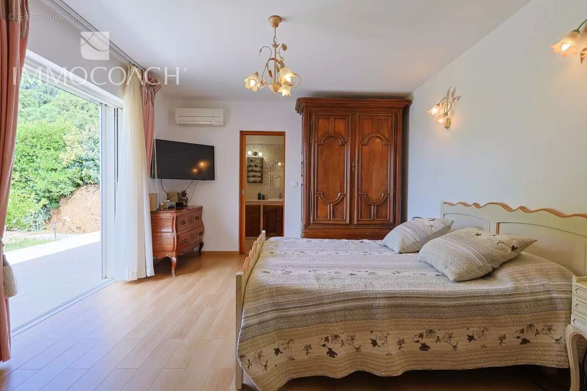 Maison à LA LONDE-LES-MAURES