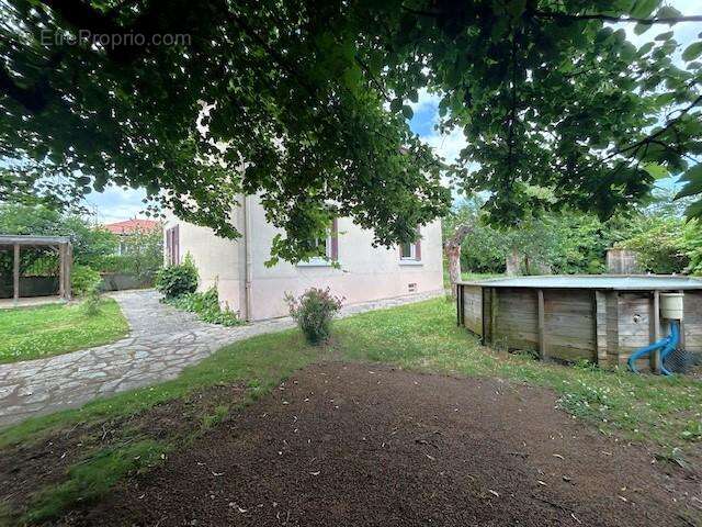   - Maison à RILLIEUX-LA-PAPE