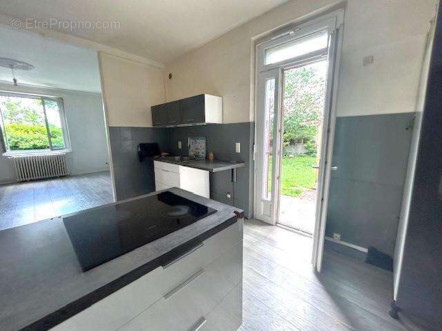   - Maison à RILLIEUX-LA-PAPE