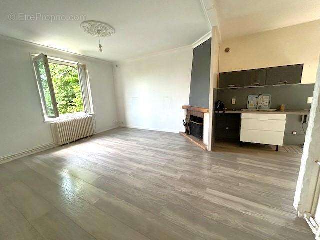   - Maison à RILLIEUX-LA-PAPE