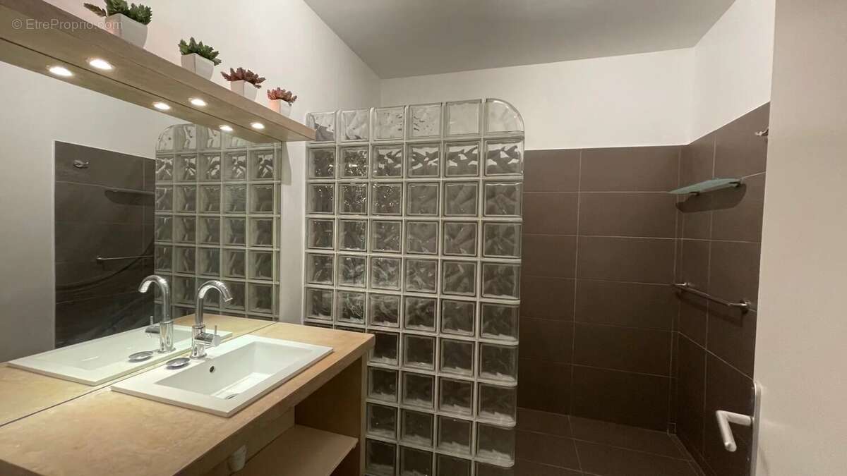 Appartement à MARSEILLE-9E