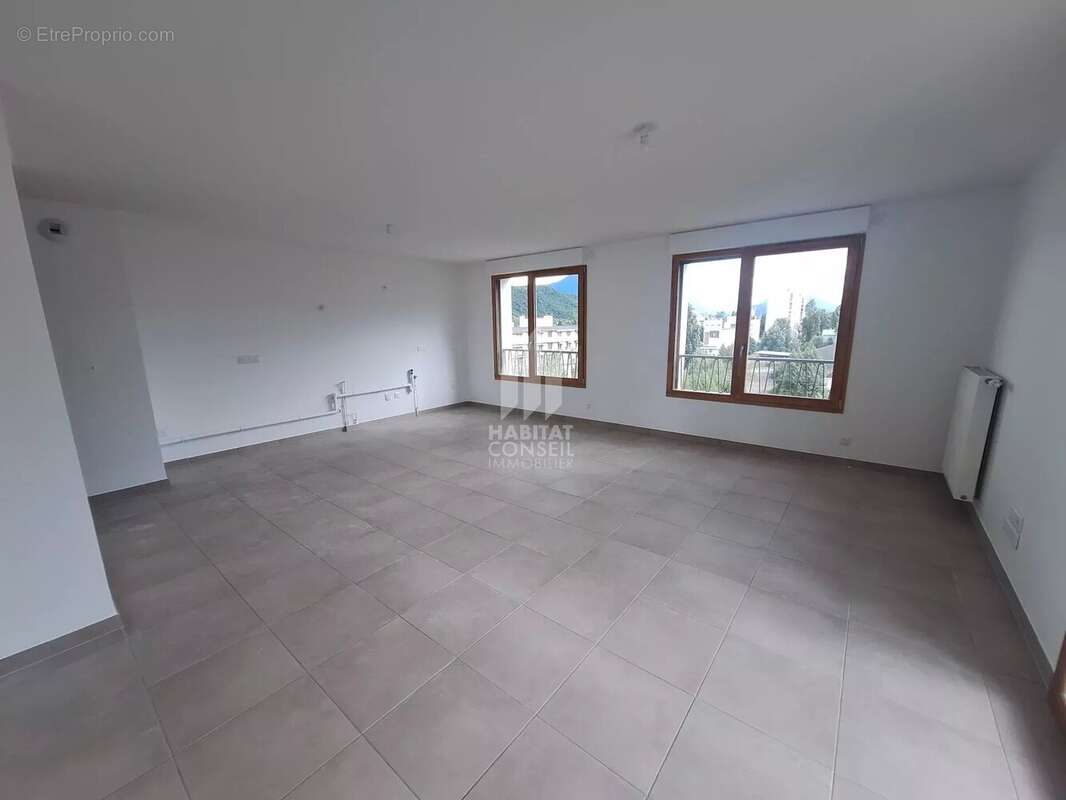 Appartement à LE PONT-DE-CLAIX