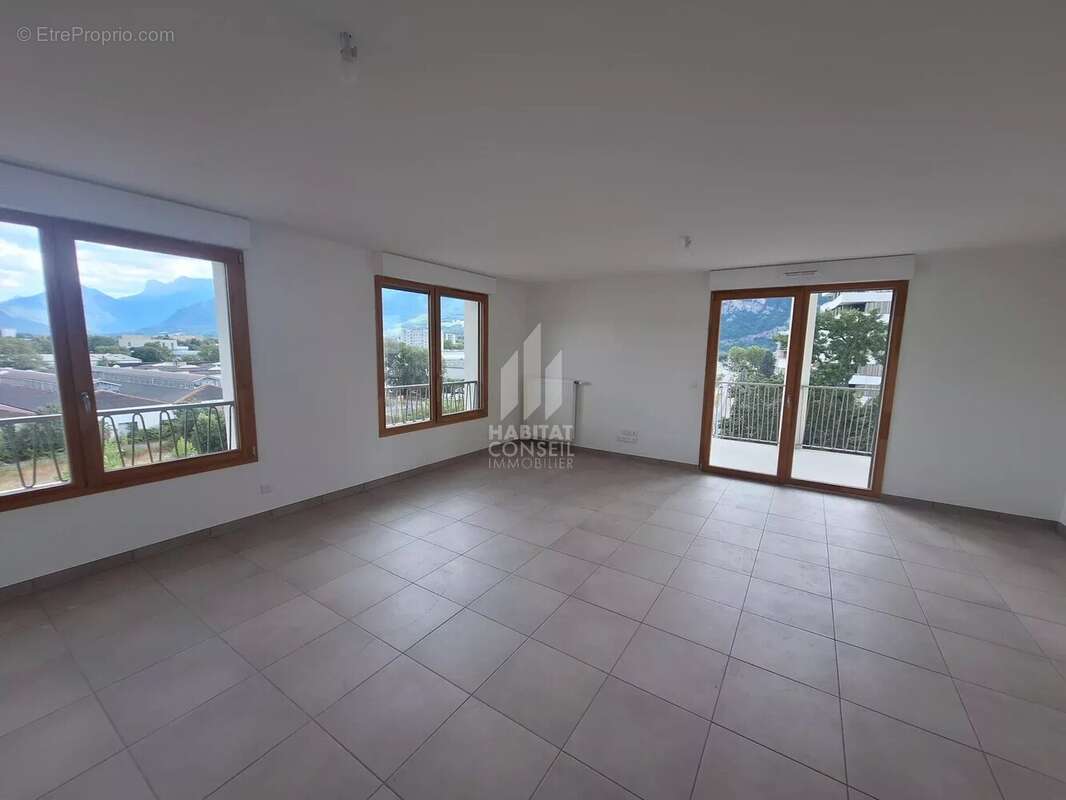 Appartement à LE PONT-DE-CLAIX