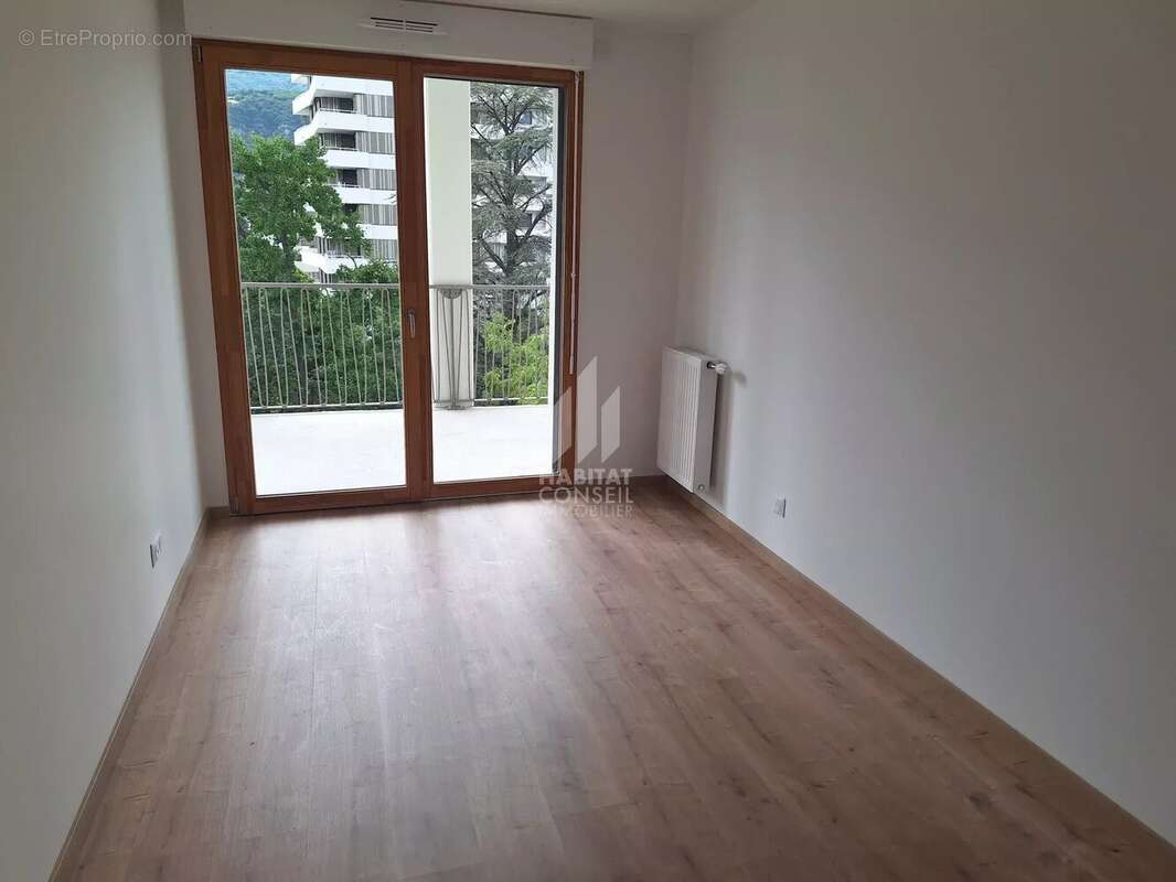 Appartement à LE PONT-DE-CLAIX