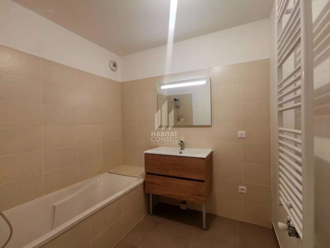 Appartement à LE PONT-DE-CLAIX