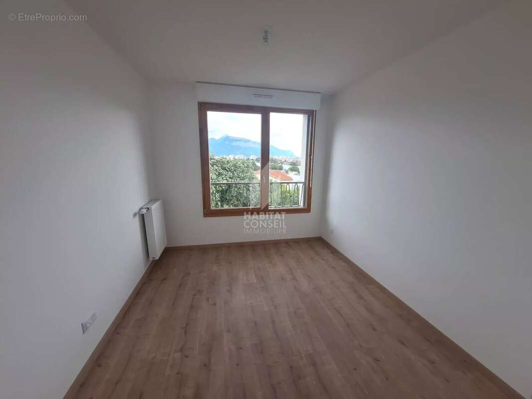 Appartement à LE PONT-DE-CLAIX