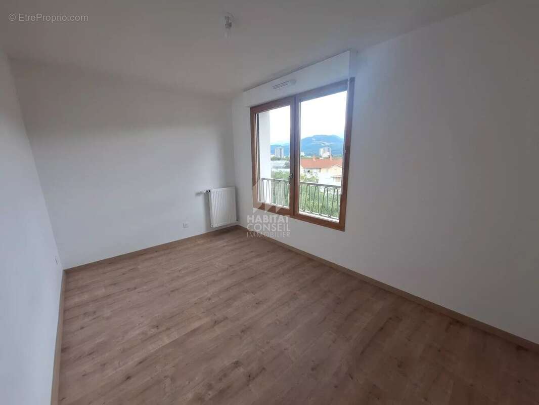 Appartement à LE PONT-DE-CLAIX