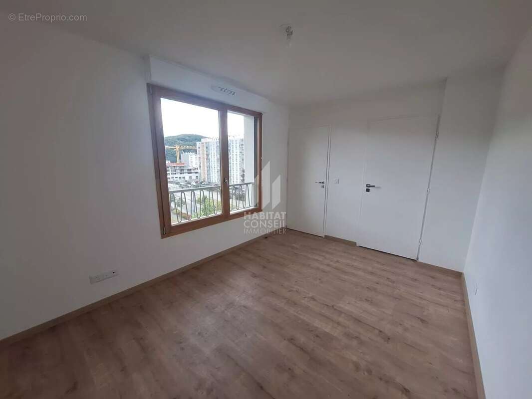 Appartement à LE PONT-DE-CLAIX