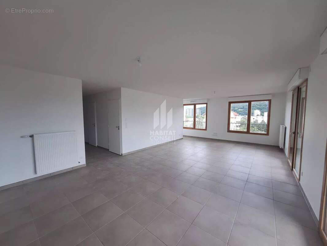 Appartement à LE PONT-DE-CLAIX