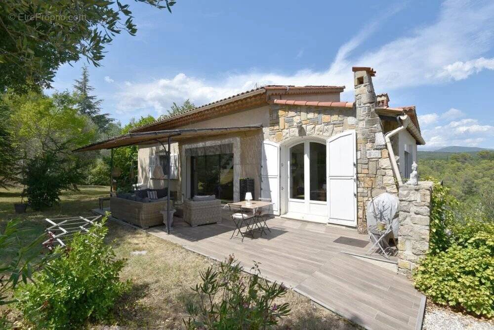 Maison à TOURRETTES