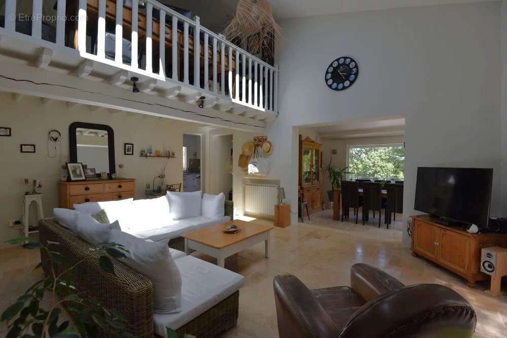 Maison à TOURRETTES