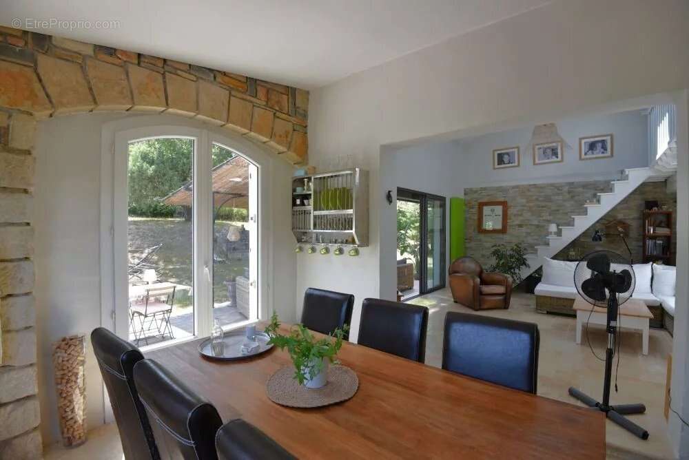 Maison à TOURRETTES