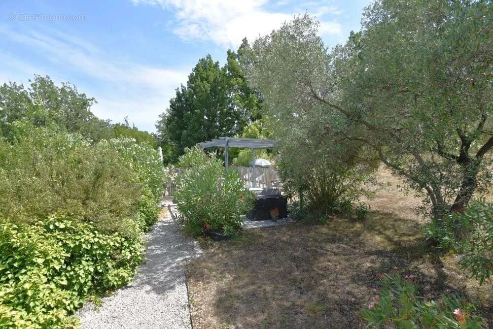 Maison à TOURRETTES