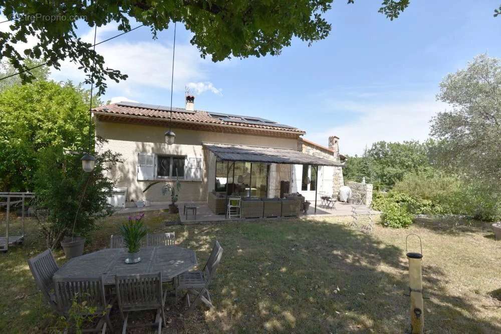 Maison à TOURRETTES