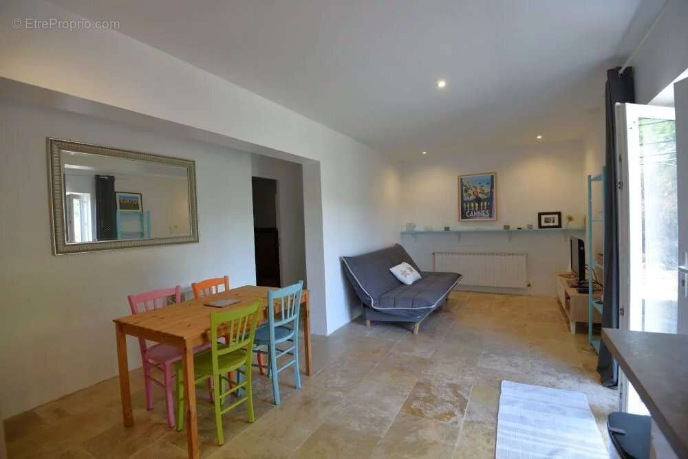 Maison à TOURRETTES