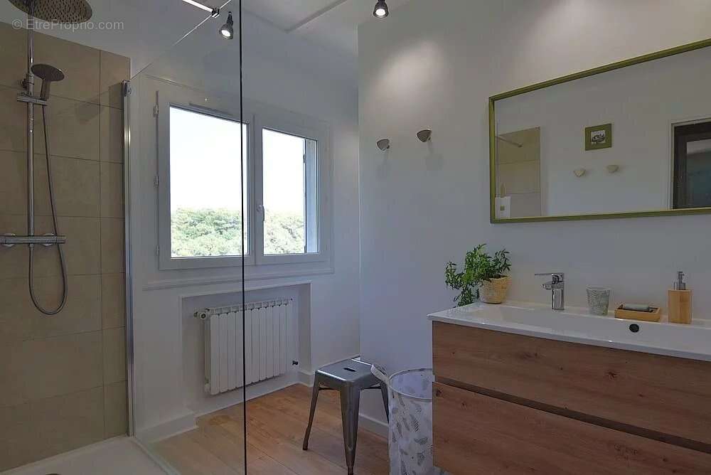 Maison à TOURRETTES