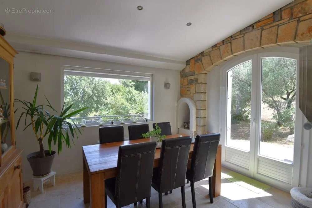 Maison à TOURRETTES