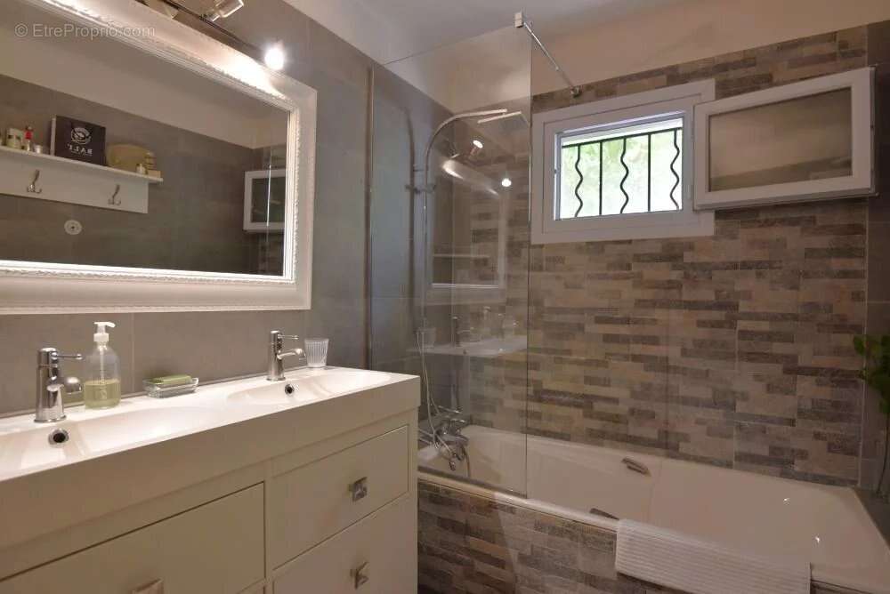 Maison à TOURRETTES