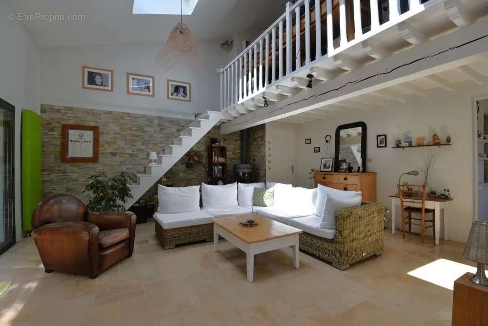 Maison à TOURRETTES