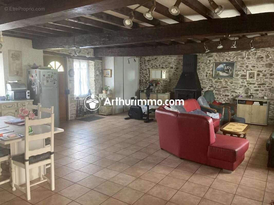 Maison à NEUILLY-LE-VENDIN