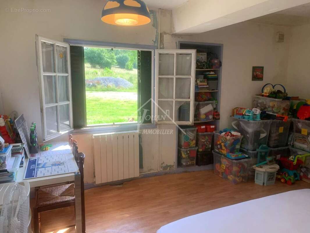 Maison à COSNE-D&#039;ALLIER