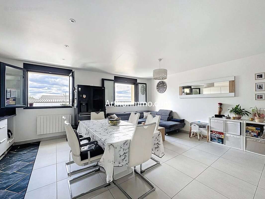 Commerce à VARENNES-JARCY