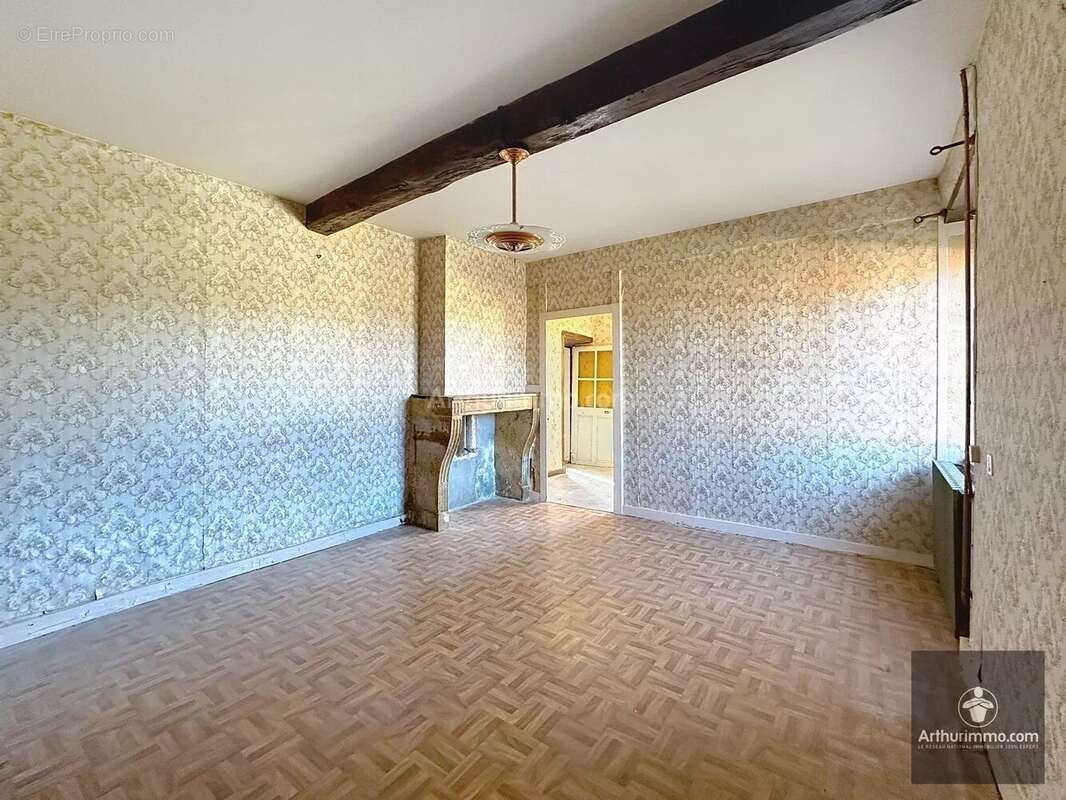 Maison à POUILLY-SOUS-CHARLIEU