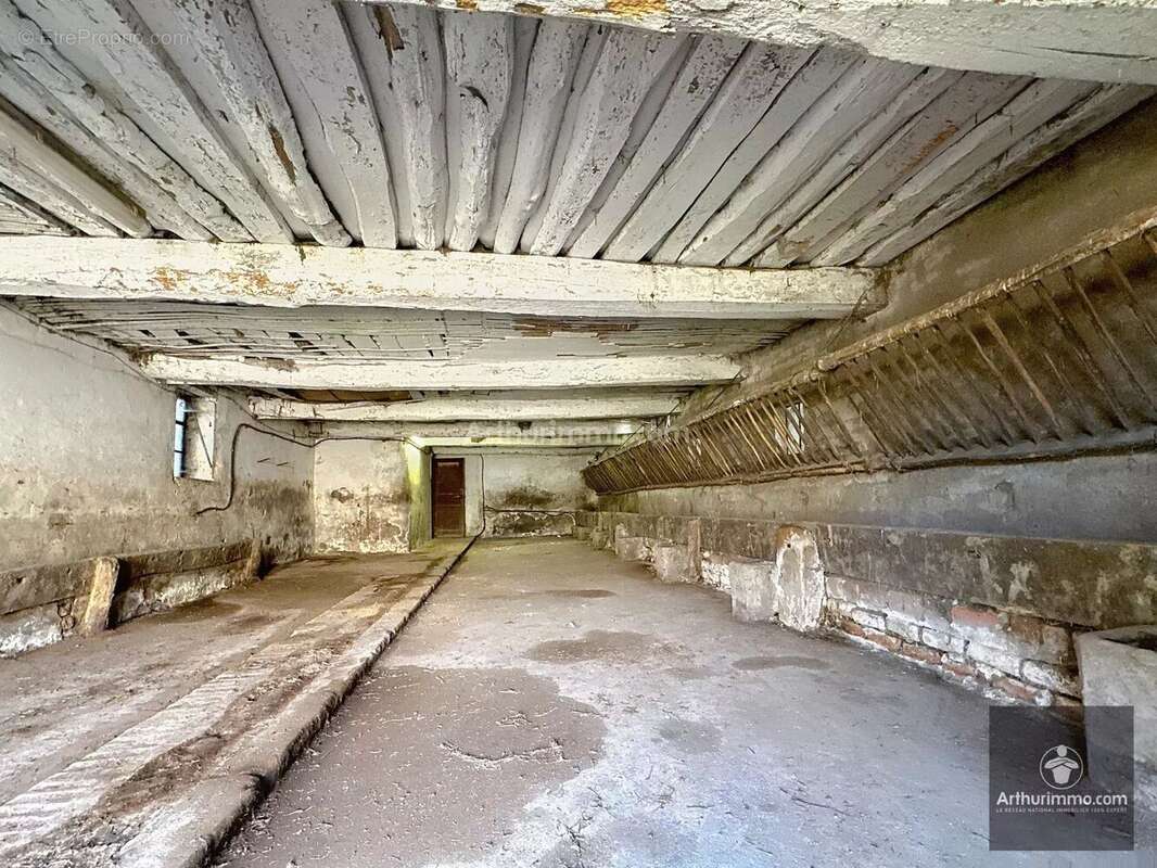 Maison à POUILLY-SOUS-CHARLIEU