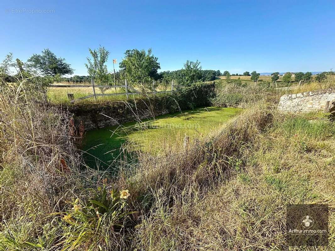 Maison à POUILLY-SOUS-CHARLIEU