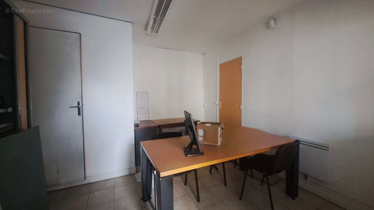 Commerce à BOUFFEMONT