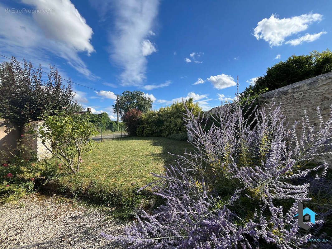 Maison à NEUVY-EN-DUNOIS