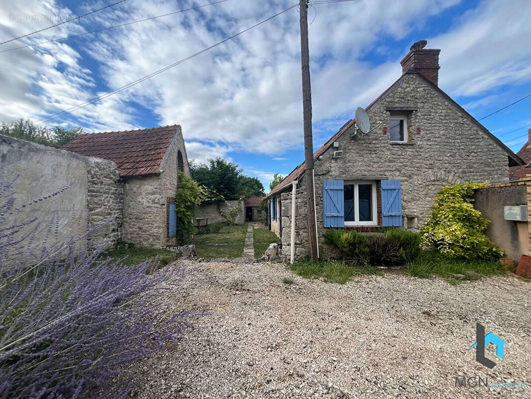 Maison à NEUVY-EN-DUNOIS