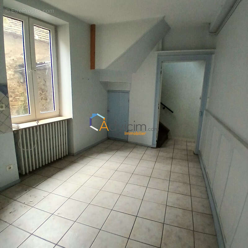 Maison à AINAY-LE-CHATEAU